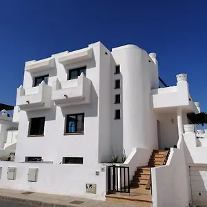 https://surf-dream-house.in-canary-islands.com